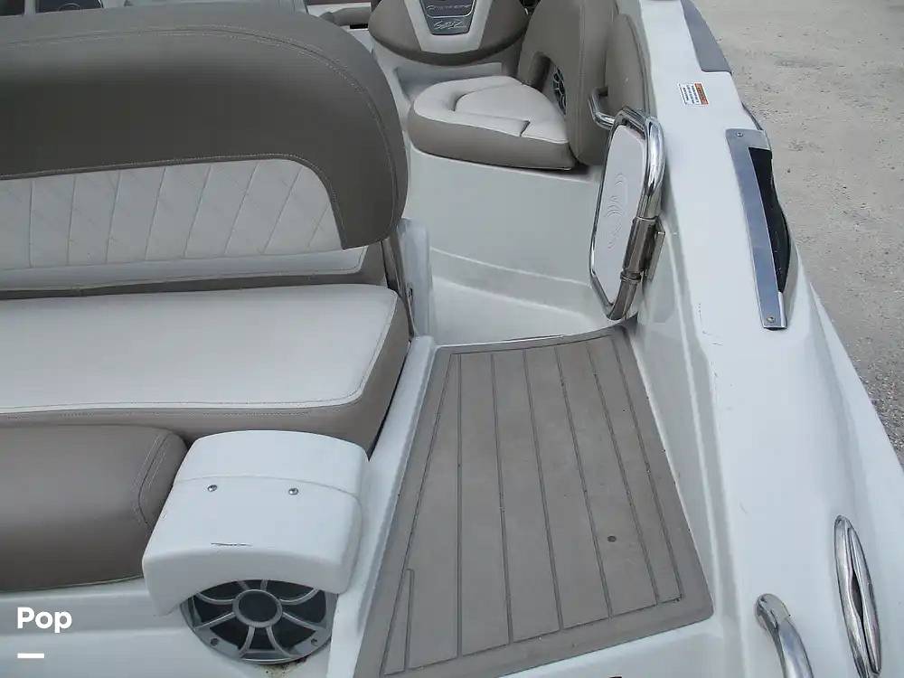 Slide: The Image of Crownline Boats E 235 XS 2023 - 15602742