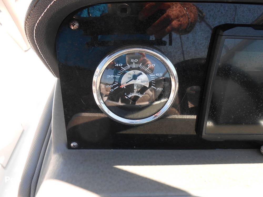 Slide: The Image of Crownline Boats E235XS 2023 - 14692568