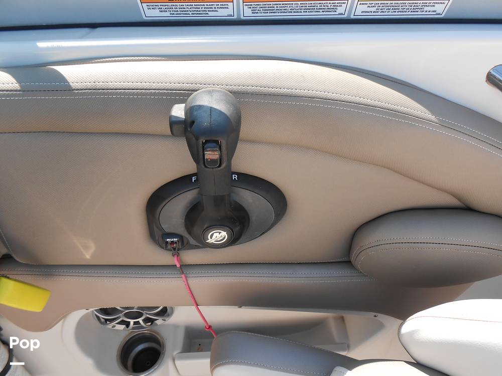 Slide: The Image of Crownline Boats E235XS 2023 - 14692569