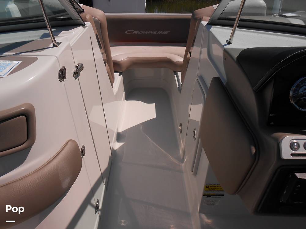 Slide: The Image of Crownline Boats E235XS 2023 - 14692571