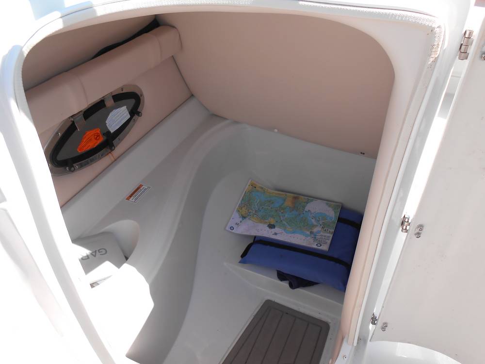 Slide: The Image of Crownline Boats E235XS 2023 - 14692573
