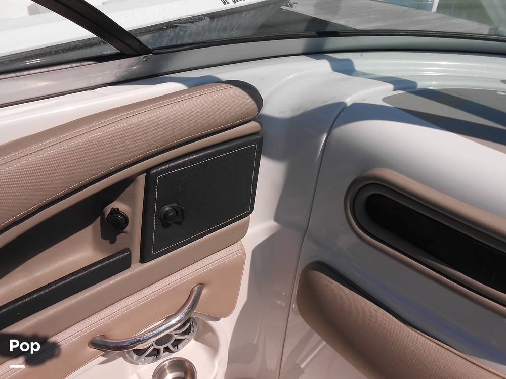 Slide: The Image of Crownline Boats E235XS 2023 - 14692580