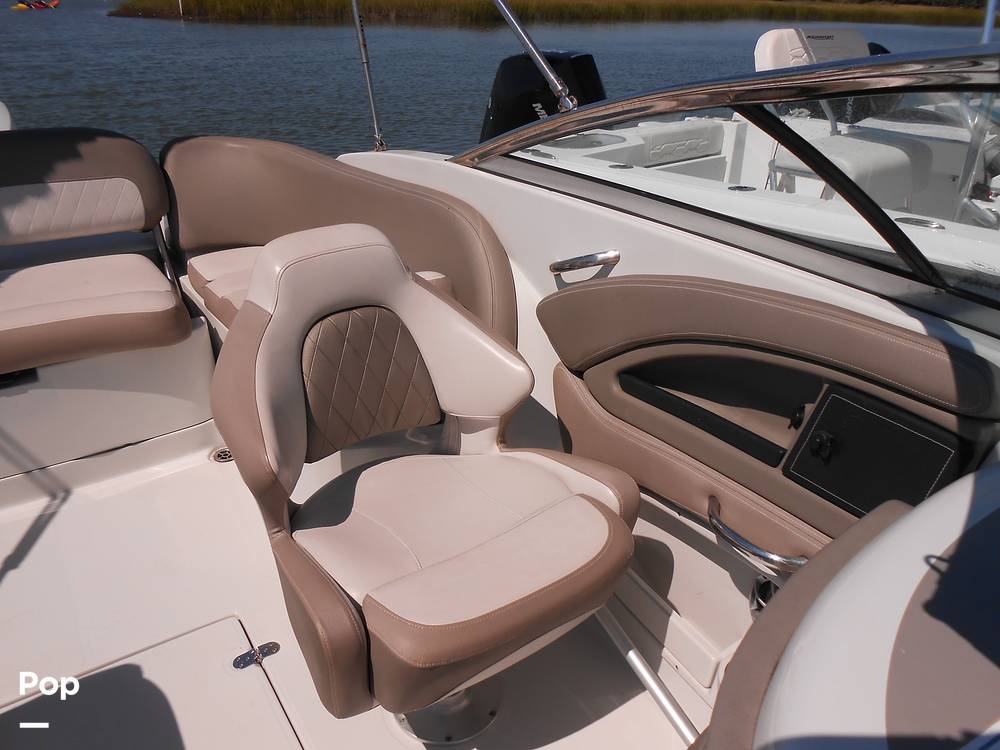 Slide: The Image of Crownline Boats E235XS 2023 - 14692582
