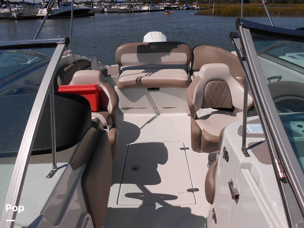 Slide: The Image of Crownline Boats E235XS 2023 - 14692583