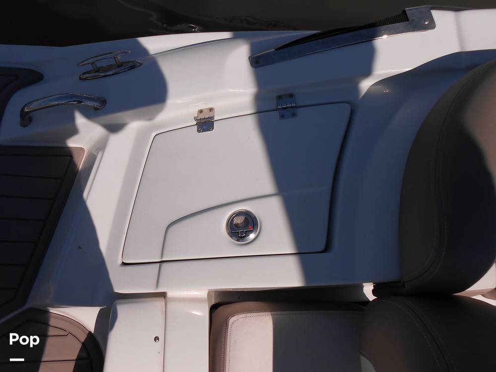 Slide: The Image of Crownline Boats E235XS 2023 - 14692588