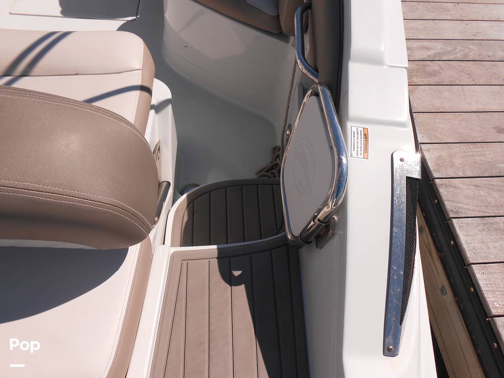 Slide: The Image of Crownline Boats E235XS 2023 - 14692594