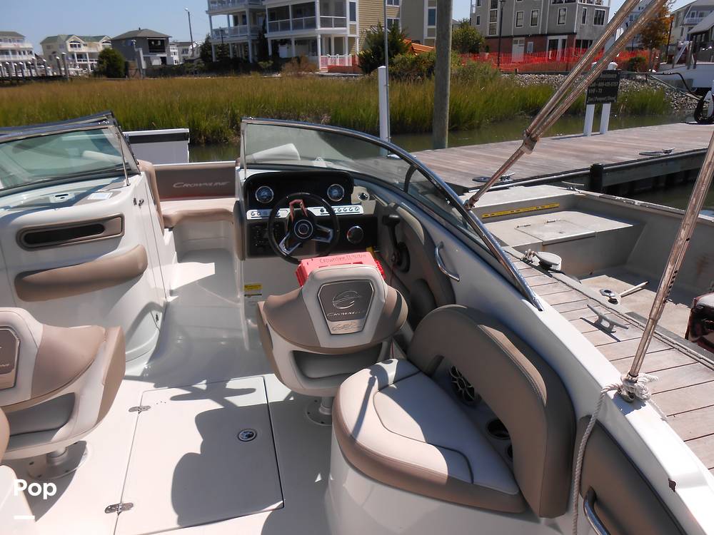Slide: The Image of Crownline Boats E235XS 2023 - 14692595