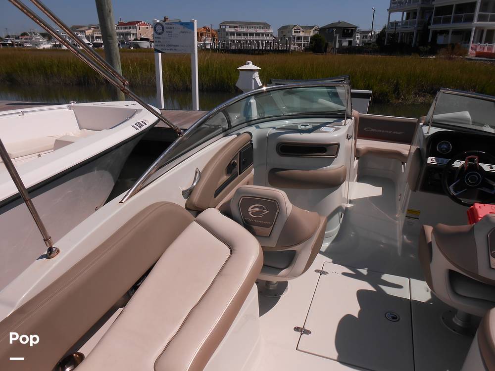 Slide: The Image of Crownline Boats E235XS 2023 - 14692596