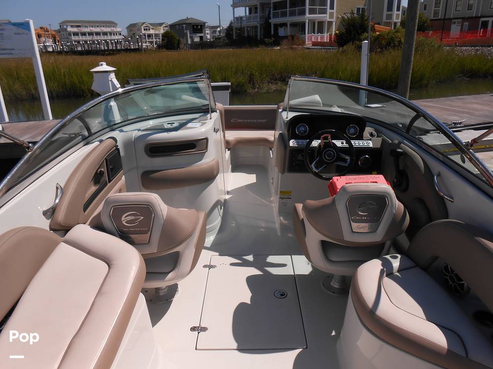 Slide: The Image of Crownline Boats E235XS 2023 - 14692597