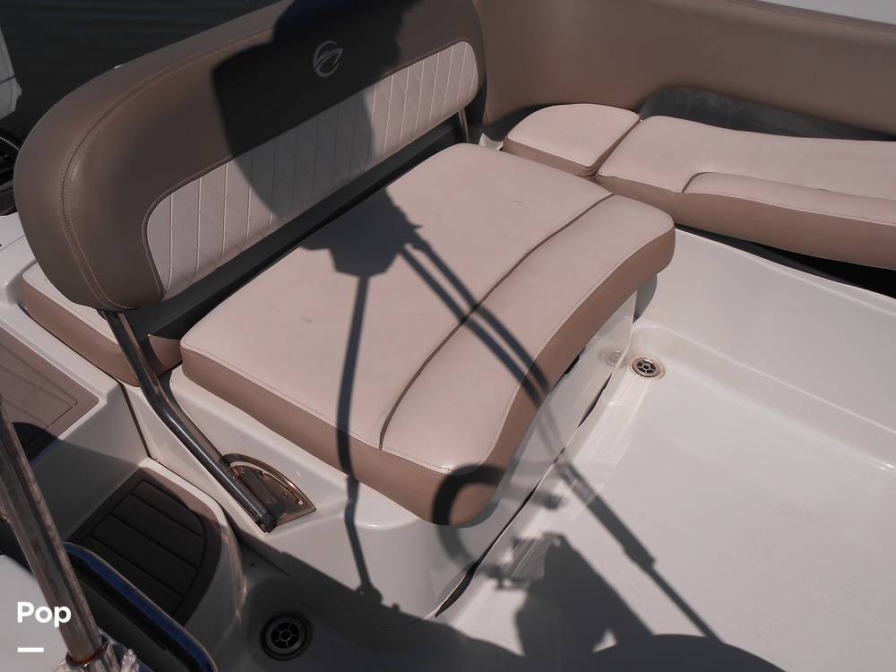 Slide: The Image of Crownline Boats E235XS 2023 - 14692602
