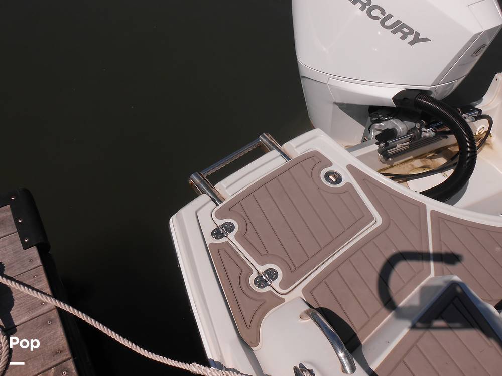 Slide: The Image of Crownline Boats E235XS 2023 - 14692604