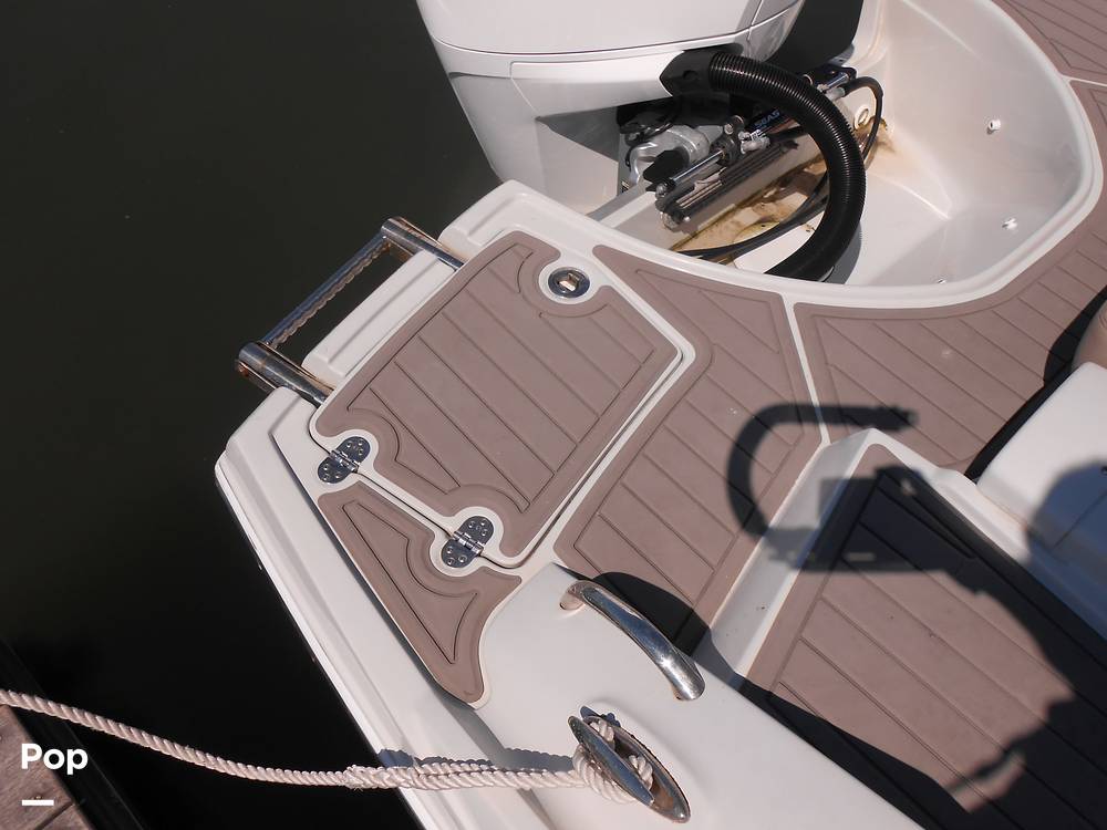 Slide: The Image of Crownline Boats E235XS 2023 - 14692605