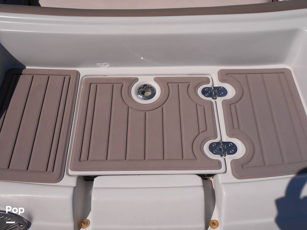 Slide: The Image of Crownline Boats E235XS 2023 - 14692613