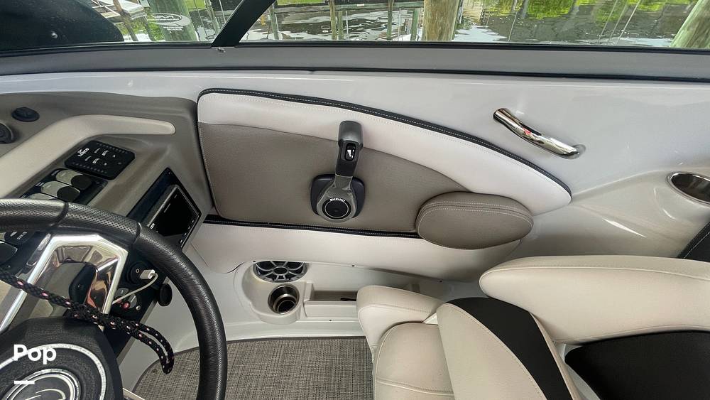 Slide: The Image of Crownline Boats E255XS 2020 - 40