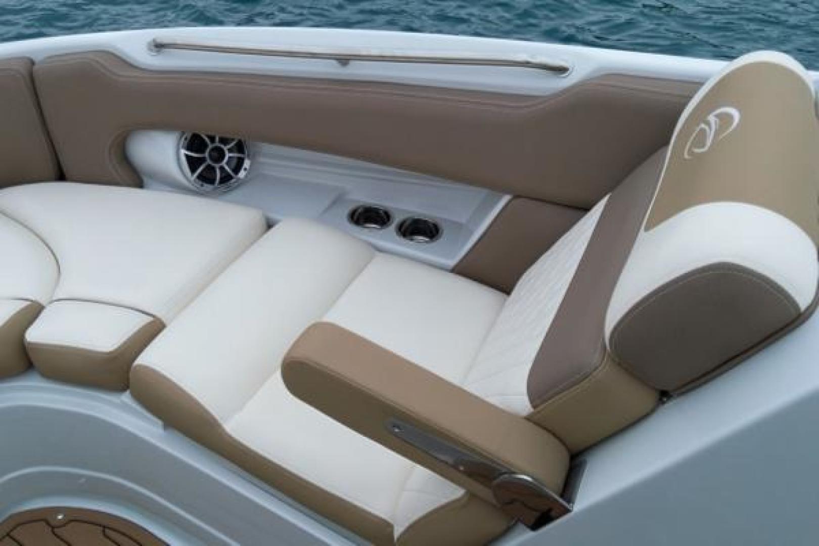 Slide: The Image of Crownline Boats E 255 XS 2023 - 1527219