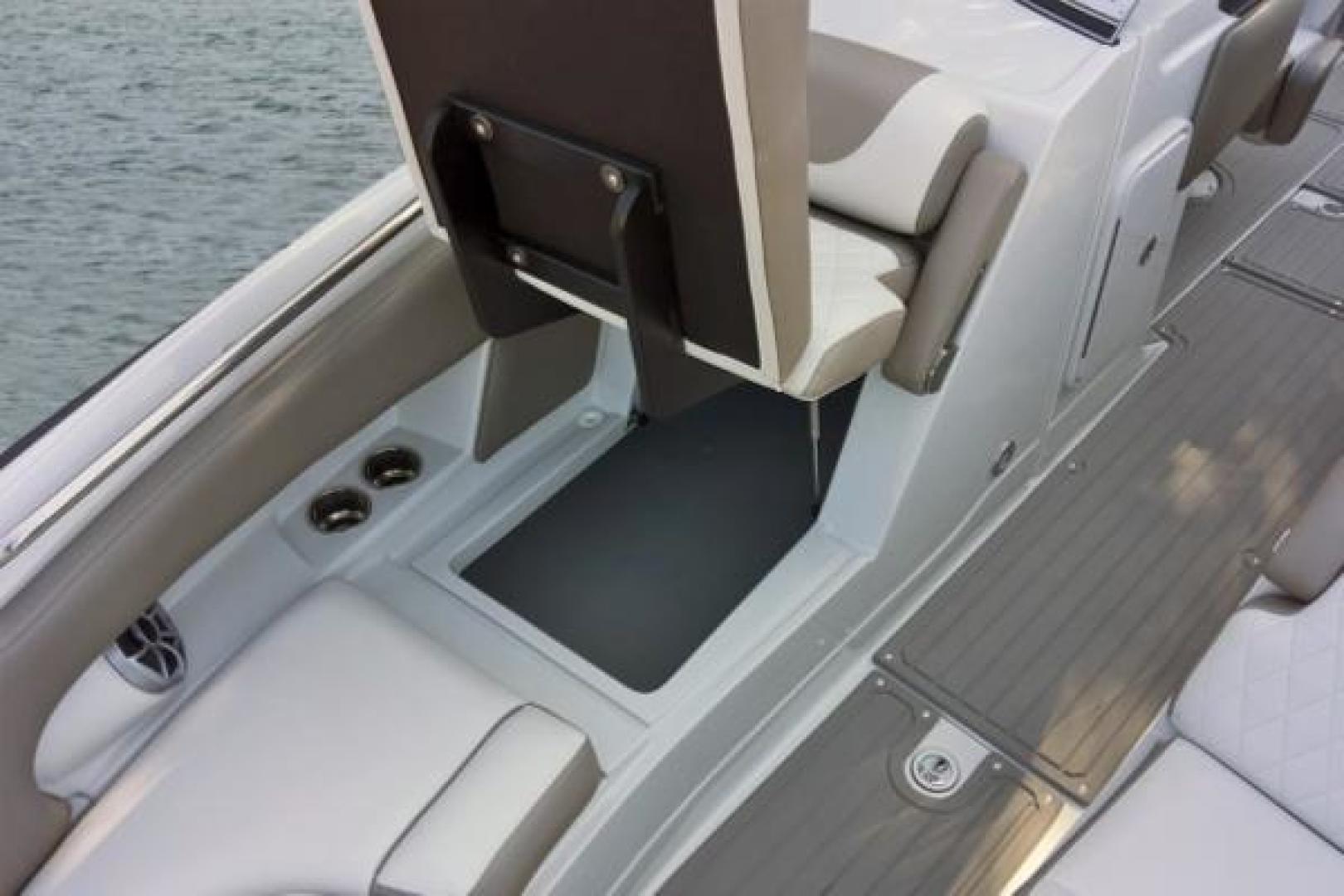 Slide: The Image of Crownline Boats E 275 XS 2023 - 1527321