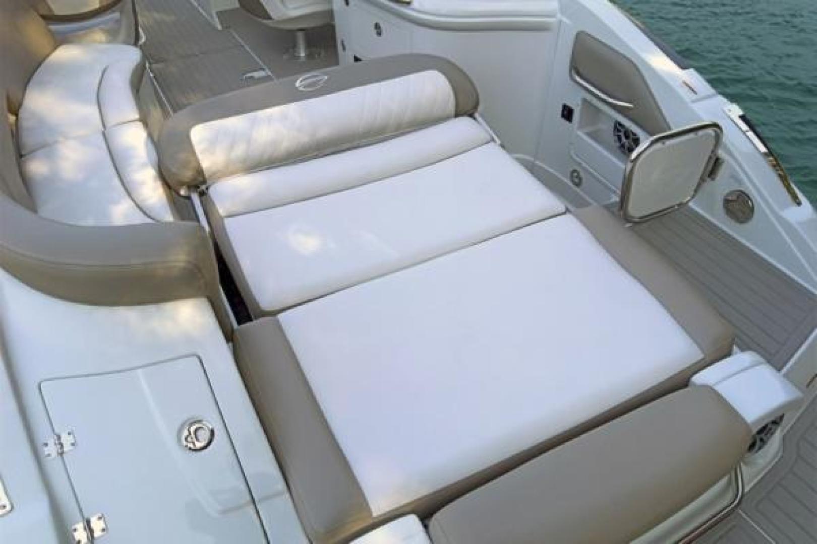 Slide: The Image of Crownline Boats E 275 XS 2023 - 1527322