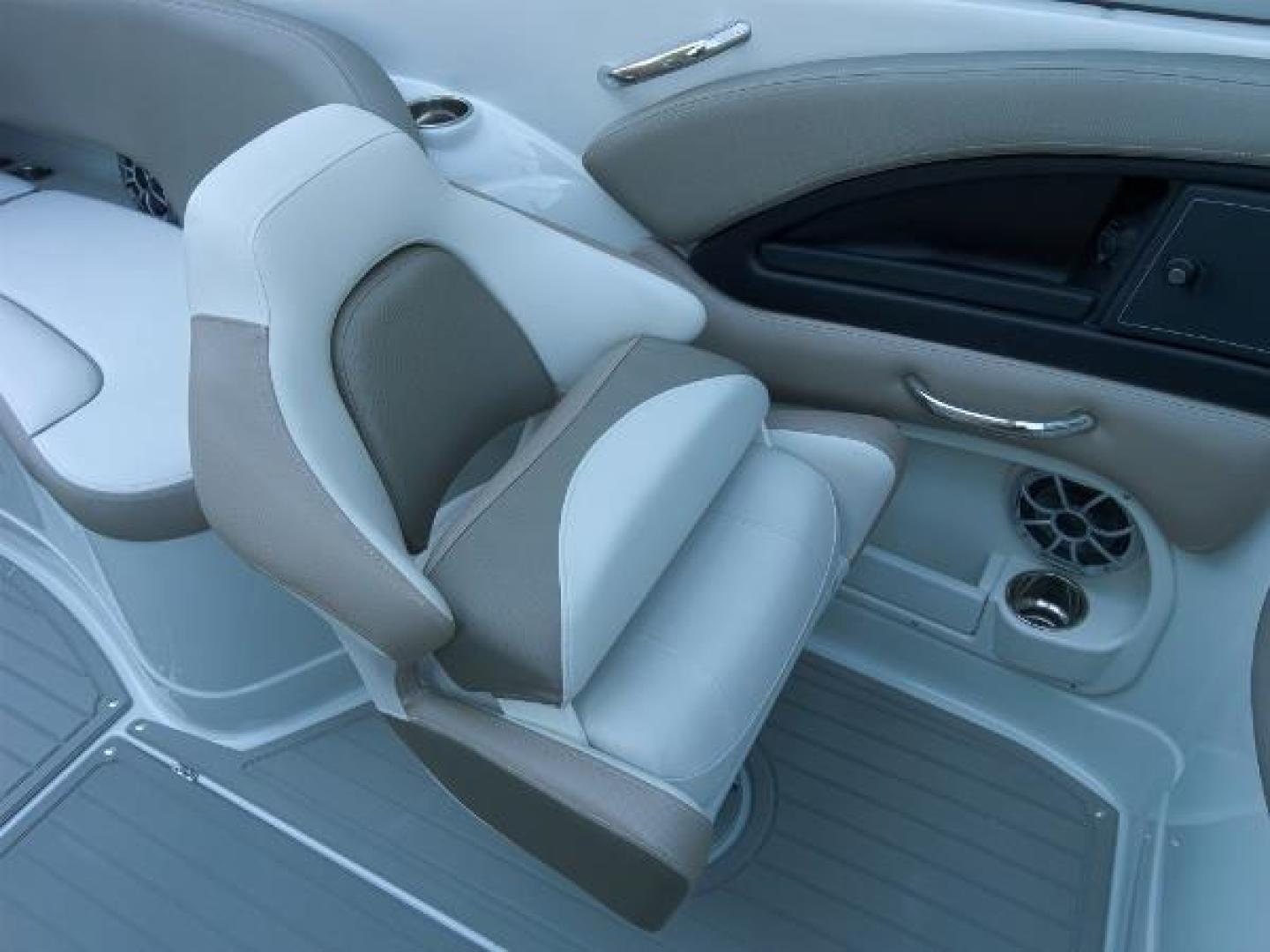 Slide: The Image of Crownline Boats E 285 XS 2023 - 1527230