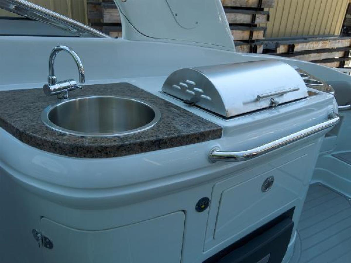 Slide: The Image of Crownline Boats E 285 XS 2023 - 1522549