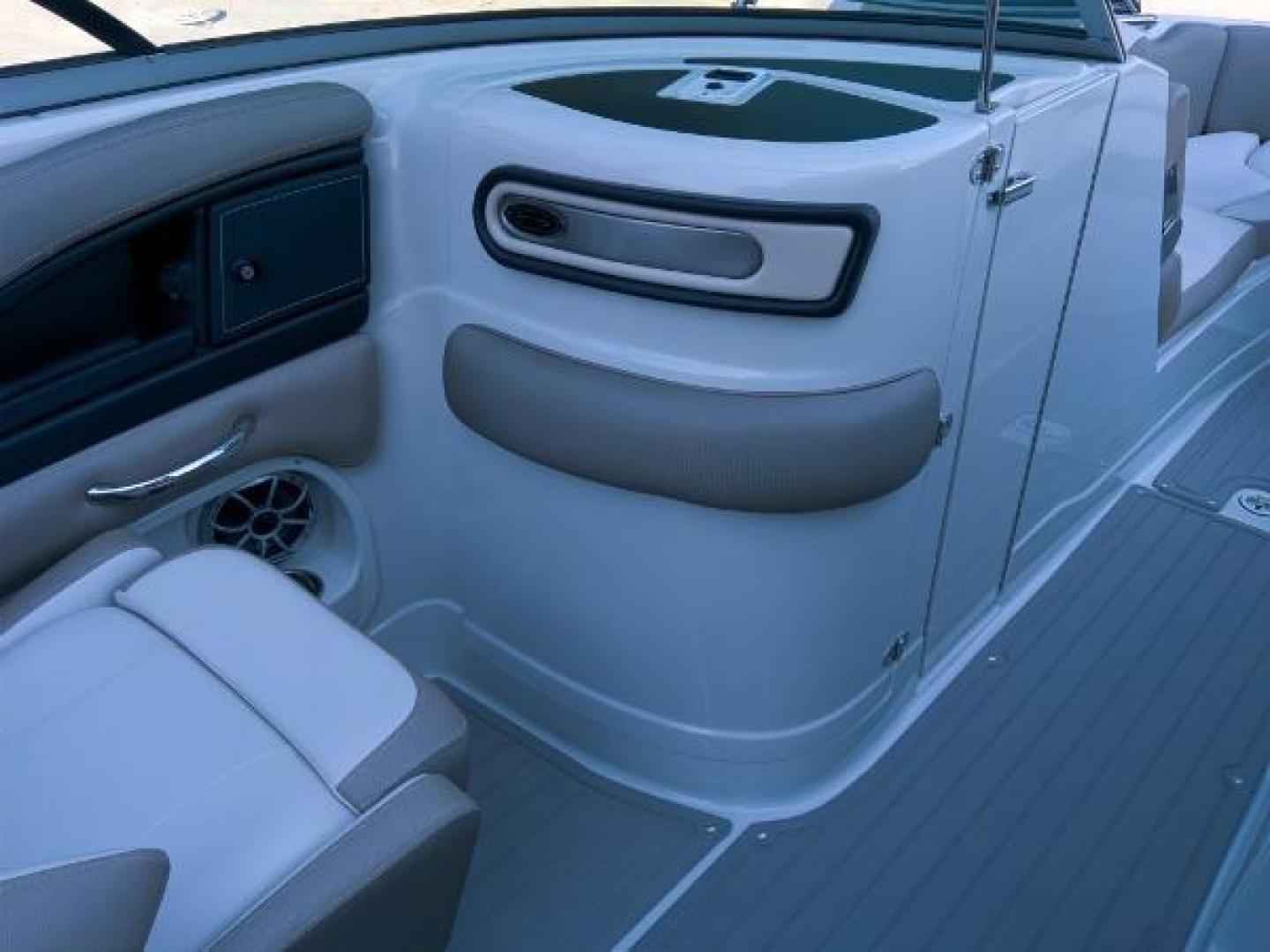 Slide: The Image of Crownline Boats E 285 XS 2023 - 1522552