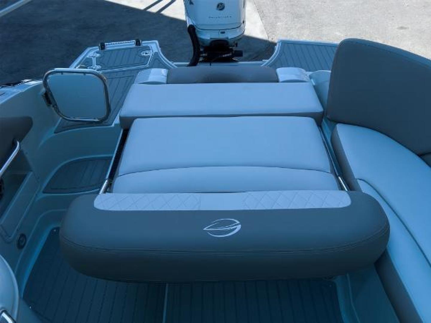 Slide: The Image of Crownline Boats E 285 XS 2023 - 1527241