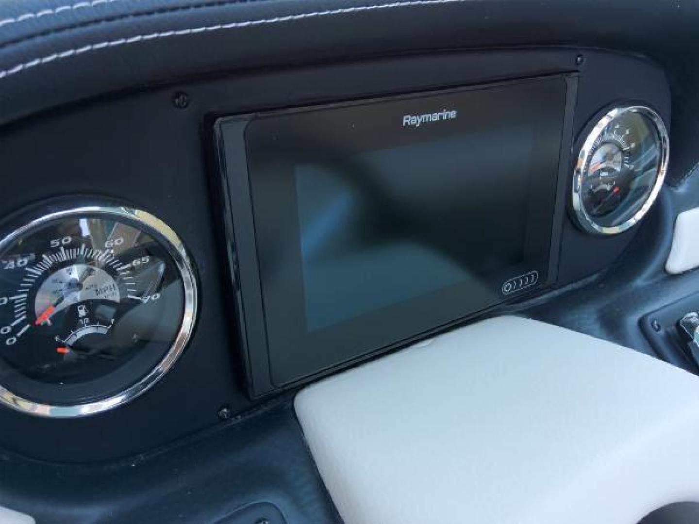Slide: The Image of Crownline Boats E 285 XS 2023 - 1522543