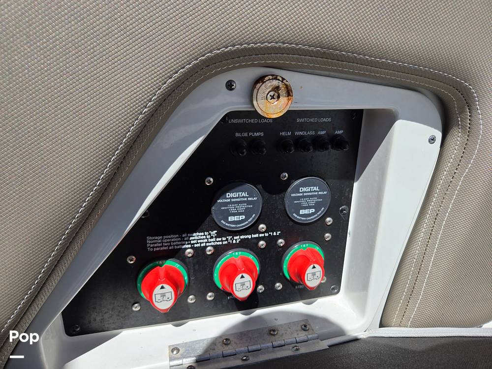 Slide: The Image of Crownline Boats E29XS 2018 - 15272085