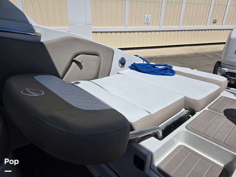 Slide: The Image of Crownline Boats E29XS 2018 - 15272089