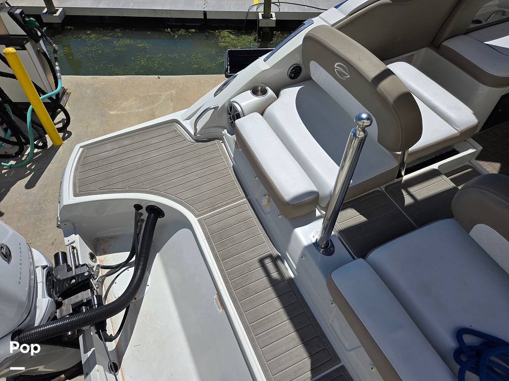 Slide: The Image of Crownline Boats E29XS 2018 - 15272160