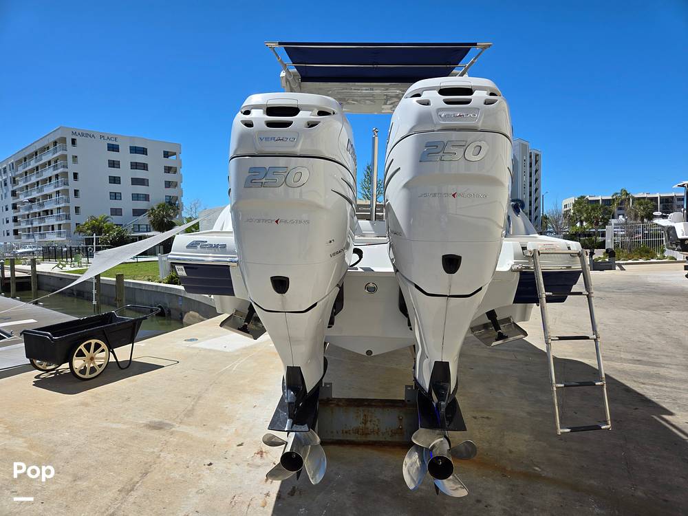 Slide: The Image of Crownline Boats E29XS 2018 - 15272171