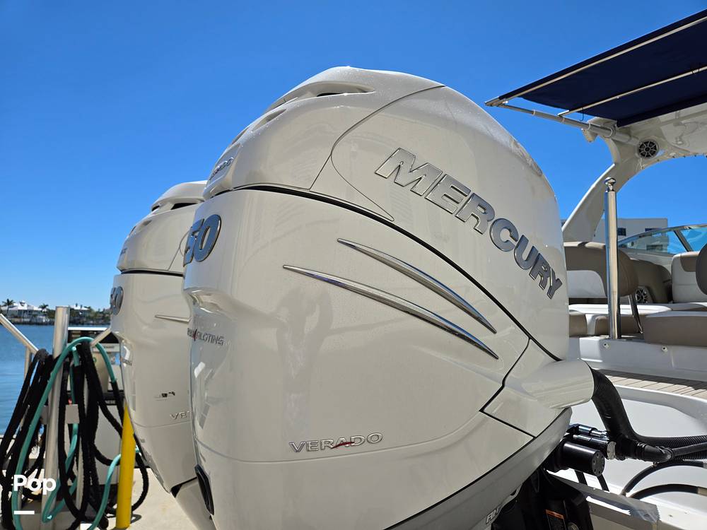 Slide: The Image of Crownline Boats E29XS 2018 - 15272173