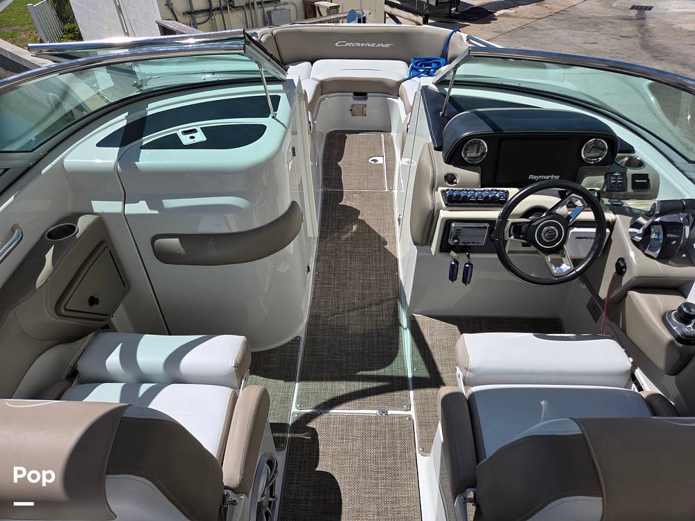 Slide: The Image of Crownline Boats E29XS 2018 - 15272004