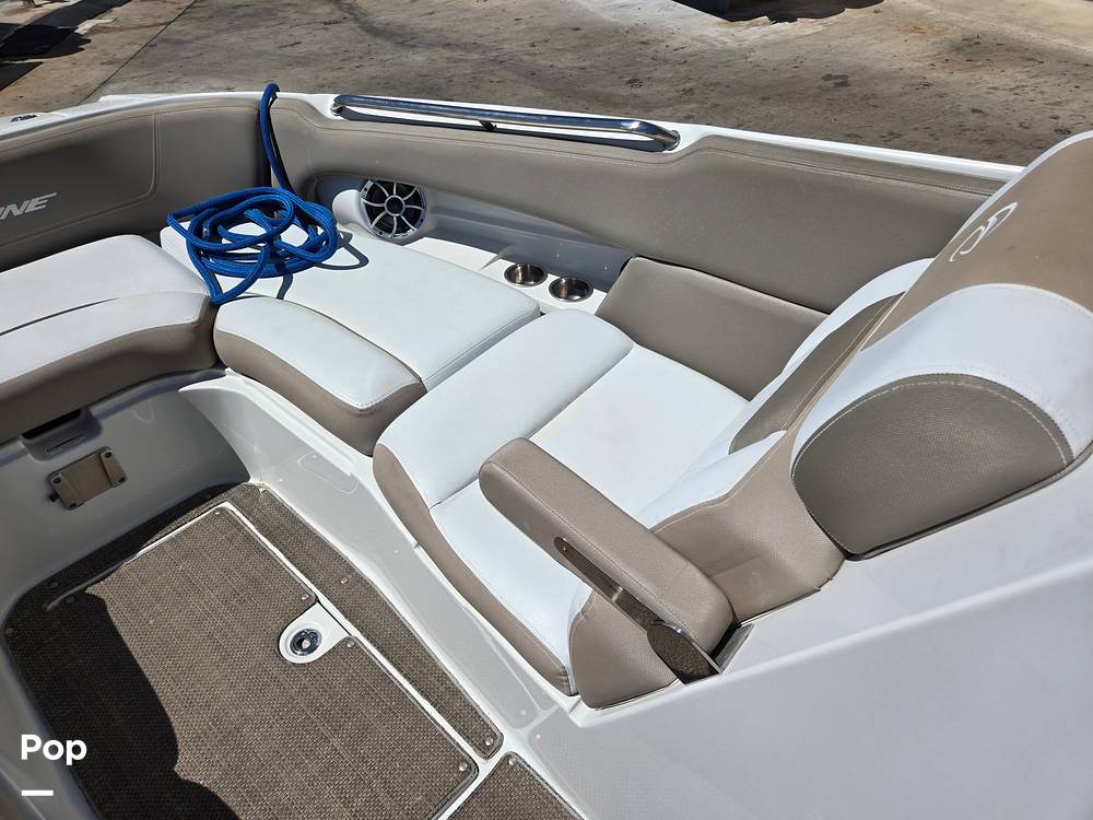 Slide: The Image of Crownline Boats E29XS 2018 - 15272012