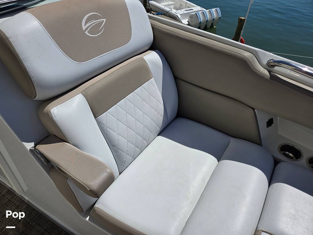 Slide: The Image of Crownline Boats E29XS 2018 - 15272019