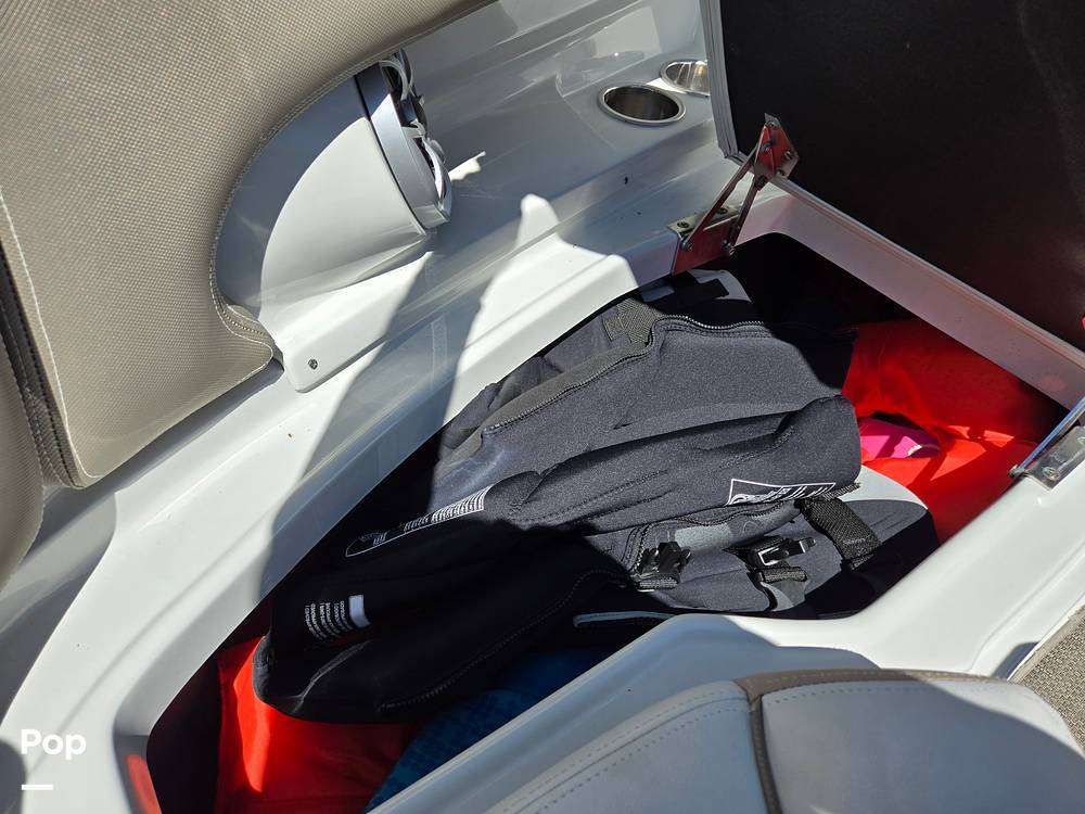 Slide: The Image of Crownline Boats E29XS 2018 - 15272025