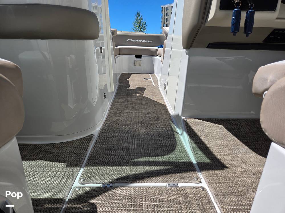Slide: The Image of Crownline Boats E29XS 2018 - 15272037