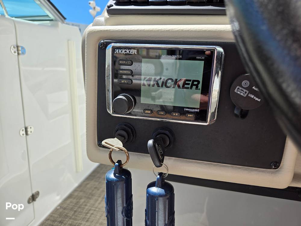 Slide: The Image of Crownline Boats E29XS 2018 - 15272040