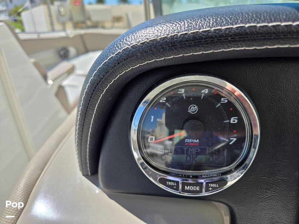 Slide: The Image of Crownline Boats E29XS 2018 - 15272045