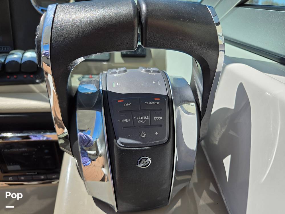 Slide: The Image of Crownline Boats E29XS 2018 - 15272049