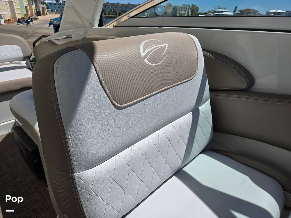 Slide: The Image of Crownline Boats E29XS 2018 - 15272053