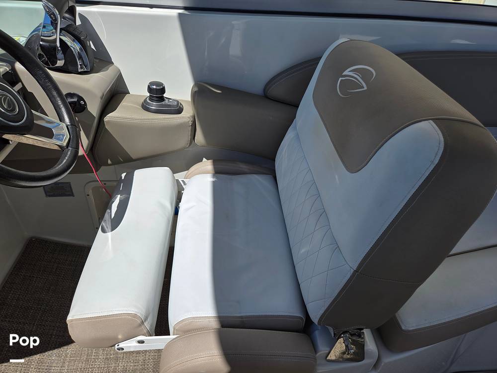 Slide: The Image of Crownline Boats E29XS 2018 - 15272054