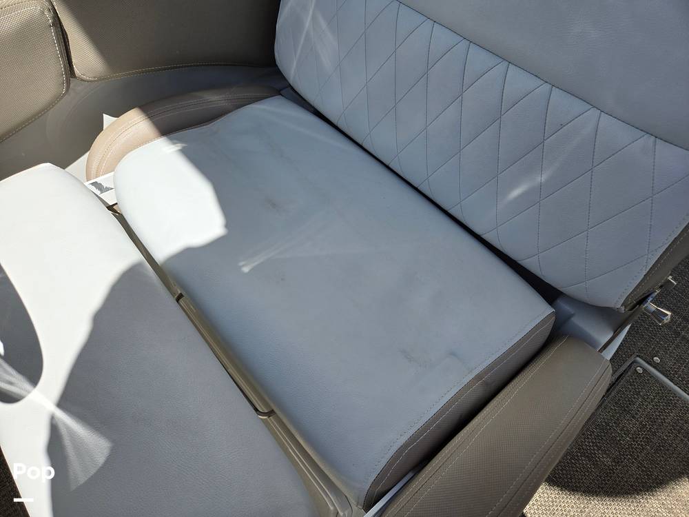 Slide: The Image of Crownline Boats E29XS 2018 - 15272056