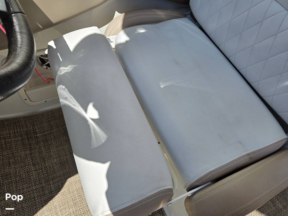 Slide: The Image of Crownline Boats E29XS 2018 - 15272057
