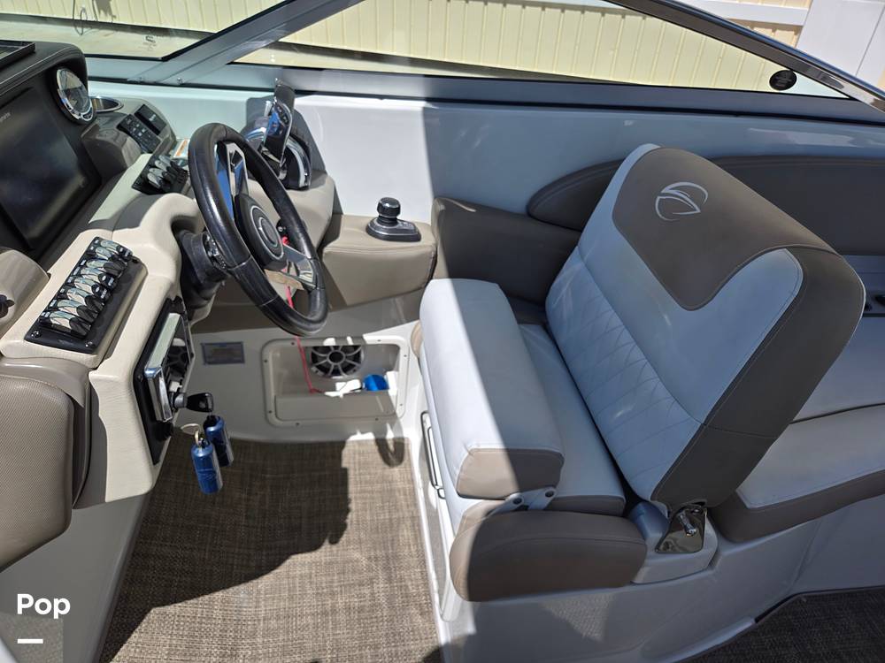 Slide: The Image of Crownline Boats E29XS 2018 - 15272058