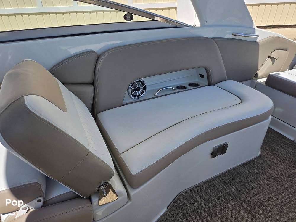 Slide: The Image of Crownline Boats E29XS 2018 - 15272063