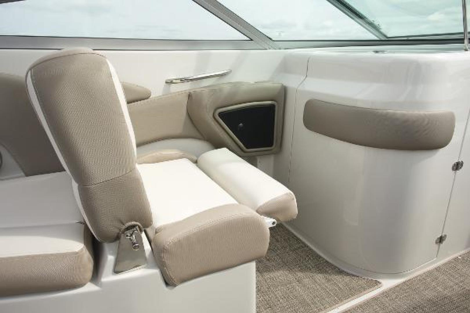 Slide: The Image of Crownline Boats E 305 XS 2023 - 1522605