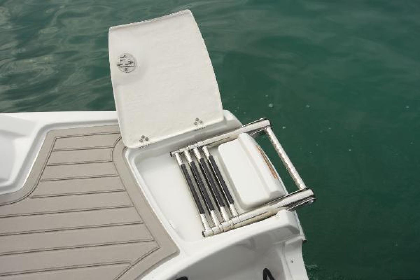 Slide: The Image of Crownline Boats E 305 XS 2023 - 1527275