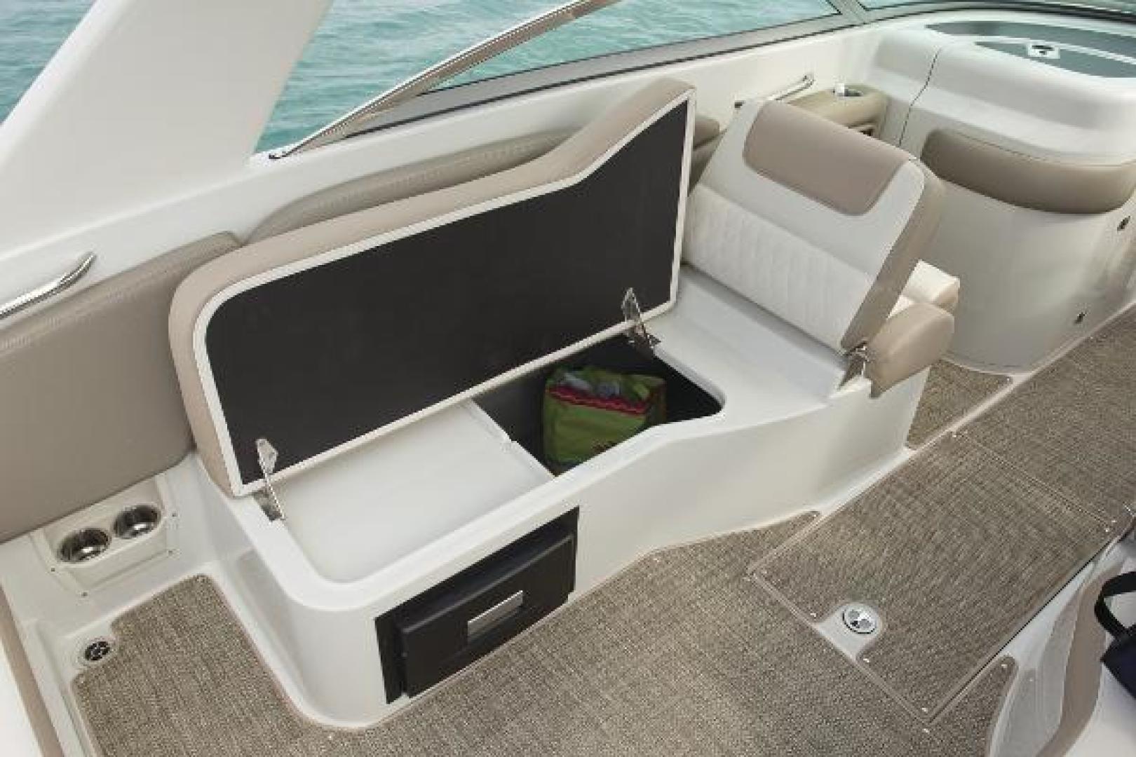 Slide: The Image of Crownline Boats E 305 XS 2023 - 1522598