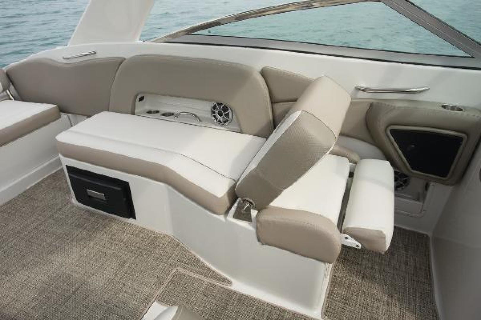 Slide: The Image of Crownline Boats E 305 XS 2023 - 1522603