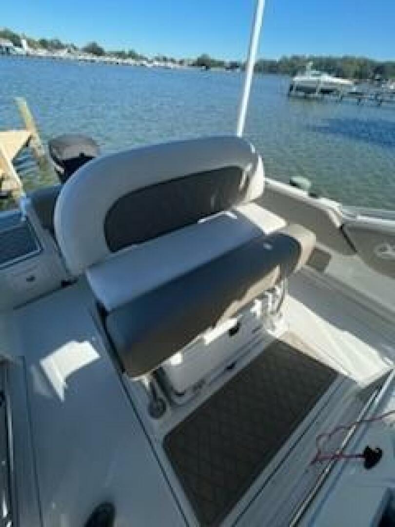 Slide: The Image of Crownline Boats FINSEEKER 2022 - 4867045